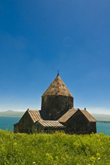 Impresiones de Monasterio de Sevan (Sevnanavank) en el lago Sevan, Armenia y Eurasia Armenia Imprime: Sevanavank (Monasterio de Sevan) al lago de Sevan en Armenia y el Cáucaso.