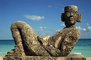 Impresiones de Estatua de Chac Mool en Cancún, Quintana Roo México América del Norte Imágenes Relacionadas Imprime: Estatua de Chac Mool