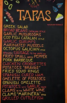 Impresiones de Cafetería con tapas en Avenida de la Catedral del barrio gótico de Barcelona España Imprime: Restaurante de tapas
