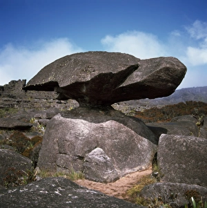 Blue Sky Mountain Views Imprime: Turtle Rock, Mount Roraima summit, Estado Bolivar, Venezuela, South America