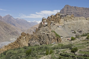 Himachal Pradesh Scenery Imprime: View from afar of Dhankar monastery