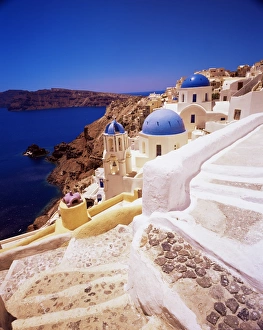 European Vacation Destinations Imprime: View of churches