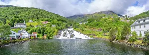 Waterfall In Scandinavia Imprime: View of Hellesylt waterfall in Hellesylt
