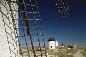 European Windmills Imprime: Windmills and castle