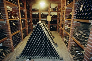 Tuscany Wine Region Imprime: Wine cellar