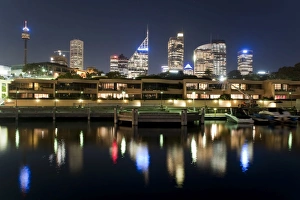 Sydney Skyline At Night Imprime: Wooloomooloo seafront and city in the background, Sydney, New South Wales