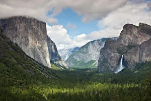 Túnel Imprime: Valle de Yosemite desde la vista del túnel con El Capitán un granito de 3