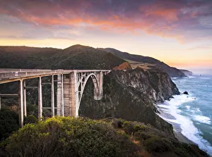 Imágenes con fecha de marzo de 2019: Ponte Bixby Creek en la carretera de Cabrillo a la costa del Pacífico en Monterrey