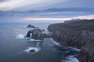 Cornwall Cliffs Imprime: Sunset over the dramatic cliffs of Lands End, Cornwall, England. Autumn (September)
