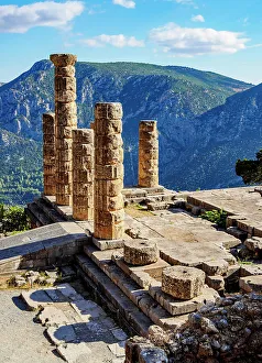Archaeological Sites In Greece Imprime: The Temple of Apollo, elevated view, Delphi, Phocis, Greece