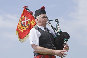 Traditional Scottish Music Imprime: A bagpipe player