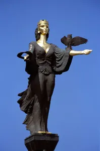 Sofía Imprime: Bulgaria Sofía La Estatua de la Santa Sofía