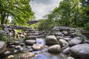River Dart England Imprime: View of river with partially collapsed clapper bridge