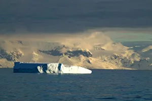 Glacier Calving Images Imprime: Ice Berg in