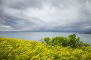 Armenia Landscape Photography Imprime: Armenia, Sevan. Lake Sevan from Sevanavank Peninsula during summer