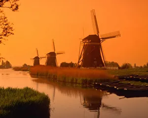 Dutch Countryside Sunset Imprime: Windmills at sunset