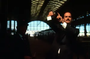 Impresiones de EN EL SENTIDO DE LAS MANECILLAS 005 Si Alguna Vez Ha Llegado Tarde... ¡sabrá De Qué Va Esta Película! Imprime: EN SENTIDO HORARIO 005