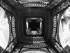 La Torre Eiffel: desde abajo.