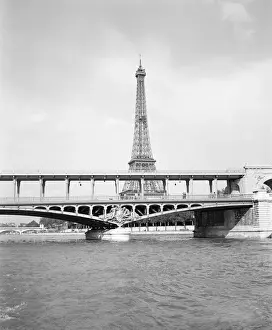 International Travel Destinations Imprime: Bridge and Eiffel Tower
