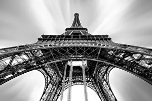 Famous French Landmarks Imprime: Looking Up at the Eiffel Tower