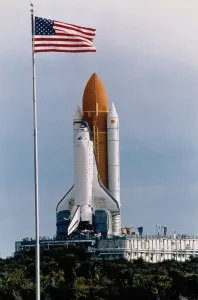 Space Shuttle Discovery Imprime: Shuttle on the Launch Pad