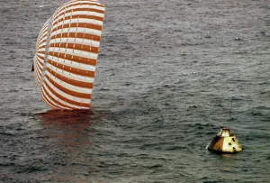 Vintage Space Exploration Imprime: Apollo 4 Command Module