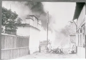 World War II Destruction Imprime: Bombs Exploding from Buildings