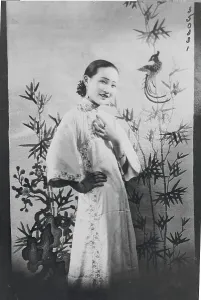 Female Athlete Portraits Imprime: Female Dare Devil E. E. Dick Posing