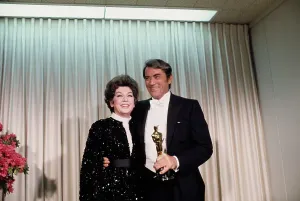 Rosalind Russell y Gregory Peck