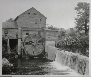 Historic Mill Building Imprime: View of Functioning Mill Built in 1830