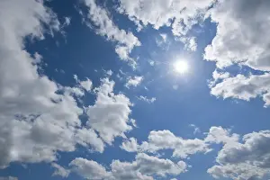 Cloudy Summer Sky Imprime: Blue sky with sun and clouds, Thuringia, Germany