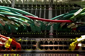 Electronic Equipment Imprime: Cabling and jacks on an internet server