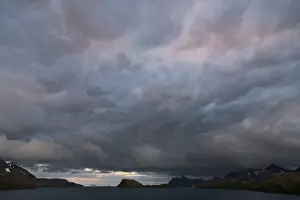 South Georgia Landscape Imprime: Dramatic clouds at sunset, Stromness Harbour