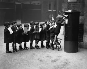 Fox Photos Getty Images Collection Imprime: Post Queue