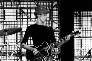 Punk Rock Legends Imprime: Devo Performing