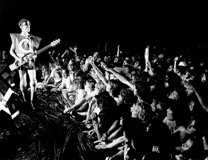 Classic Punk Rock Bands Imprime: Devo Performing