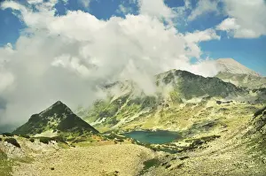 Cloudy Mountain Skies Imprime: Mountains and clouds