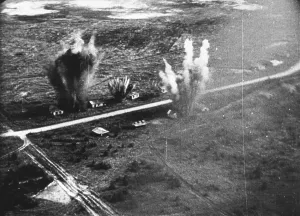 World War II Aerial Photography Imprime: Exploding Bombs