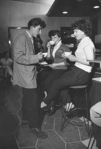 Kensington High Street History Imprime: Coffee Shop