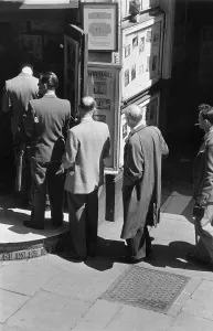 Windmill Theatre London Imprime: Windmill Queue