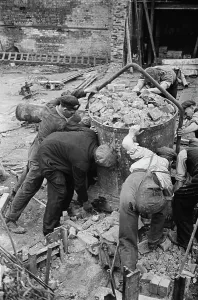 Air Raid Damage Imprime: Loading Rubble