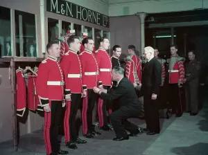 Coronation Day 1953 Imprime: Troops Fitting