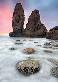Pebble Beach Scenery Imprime: Stone Tower