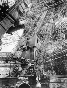 Black And White Construction Photos Imprime: Eiffel Elevator