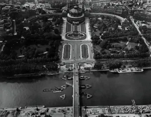 French Capital Cityscape Imprime: View of the Iena bridge