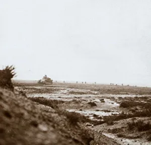 Impresión enmarcada : Avanzando con tanques, c1914-c1918.