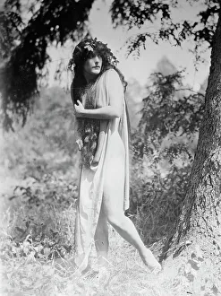 Impresión enmarcada : Annette Kellerman, entre c1915 y c1920. Creador: Bain News Service. Impresión enmarcada : Annette Kellerman, entre c1915 y c1920. Creador: Bain News Service.