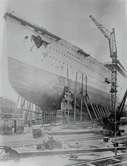 Cunard Line Ocean Liner Imprime: AQUITANIA ready to launch, between c1910 and c1915. Creator: Bain News Service
