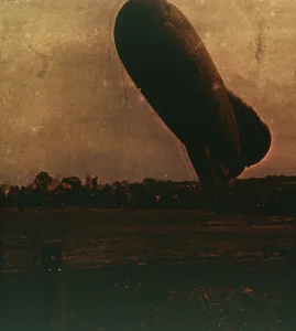 Monochrome War Images Imprime: Barrage balloon, c1914-c1918