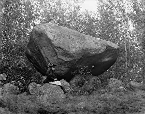 American Mountain Landscapes Imprime: Bartlett Boulder, Upper Bartlett, White Mountains, c1900. Creator: Unknown